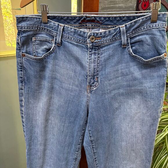 Y2K Eddie Bauer Bootleg Jeans, Vintage Wash, Mid-Rise, 33” Inseam, Size 12L - Picture 3 of 9